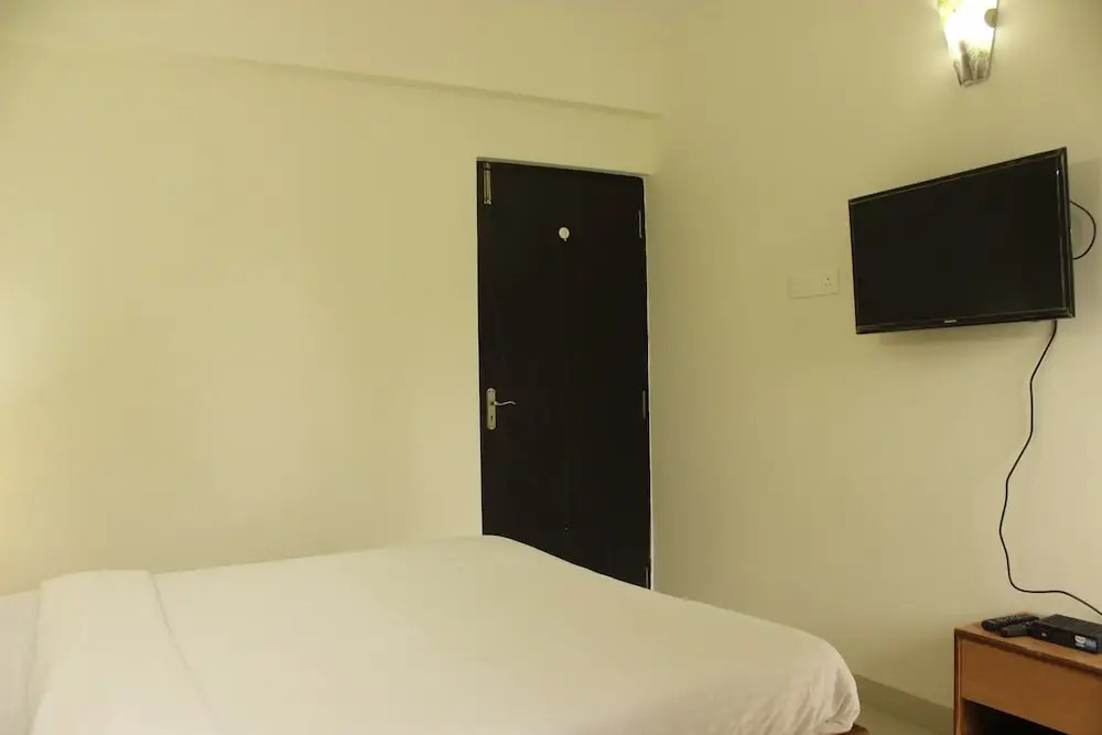 OYO 9163 Home 1BHK Poolview LPK Club Candolim