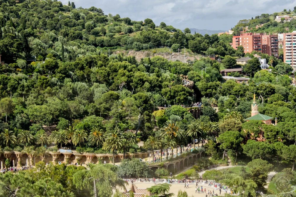 Large Guell Apartment
