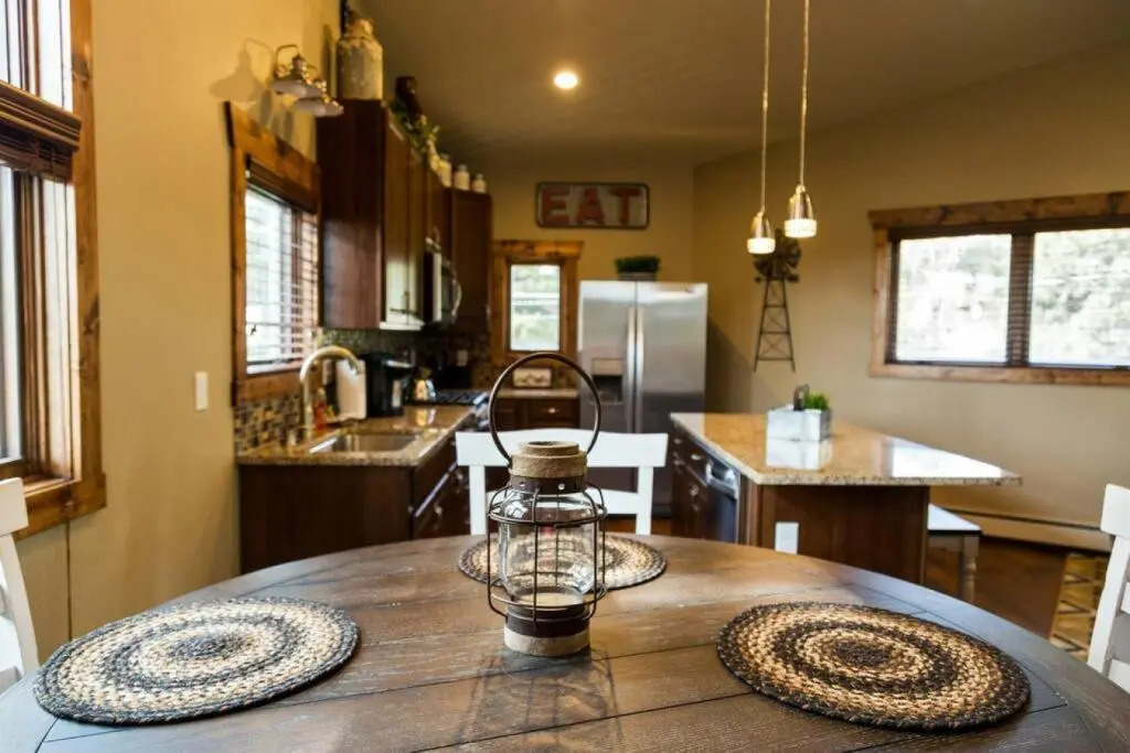 Spacious 2nd story loft with awesome views