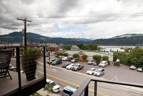 Seven-River View-AC-3BR/2.5BA