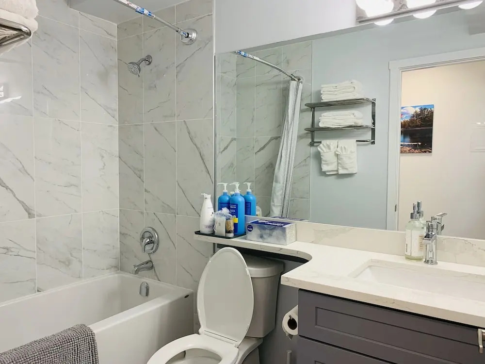 Lovely 1-Bedroom Condo with AC & Kitchen