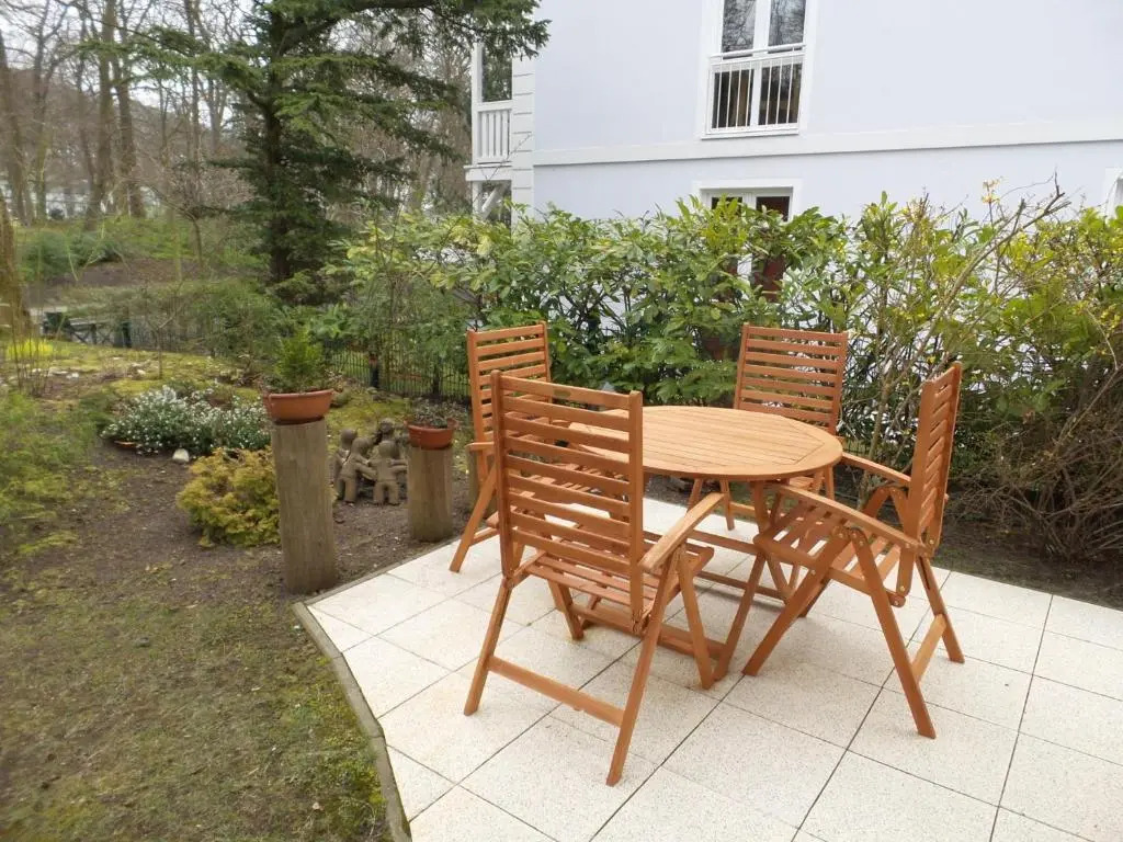 strandnahe FeWo mit 2 Schlafzimmern und Terrasse, Villa am Kurpark, Binz