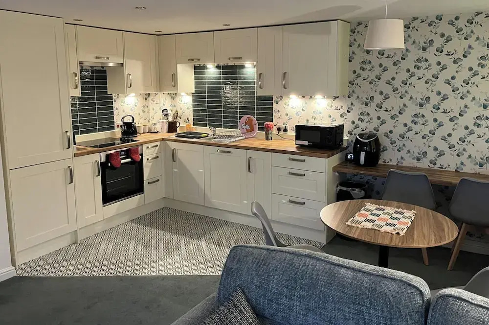Sleeps 4 With Ensuite and Free Parking