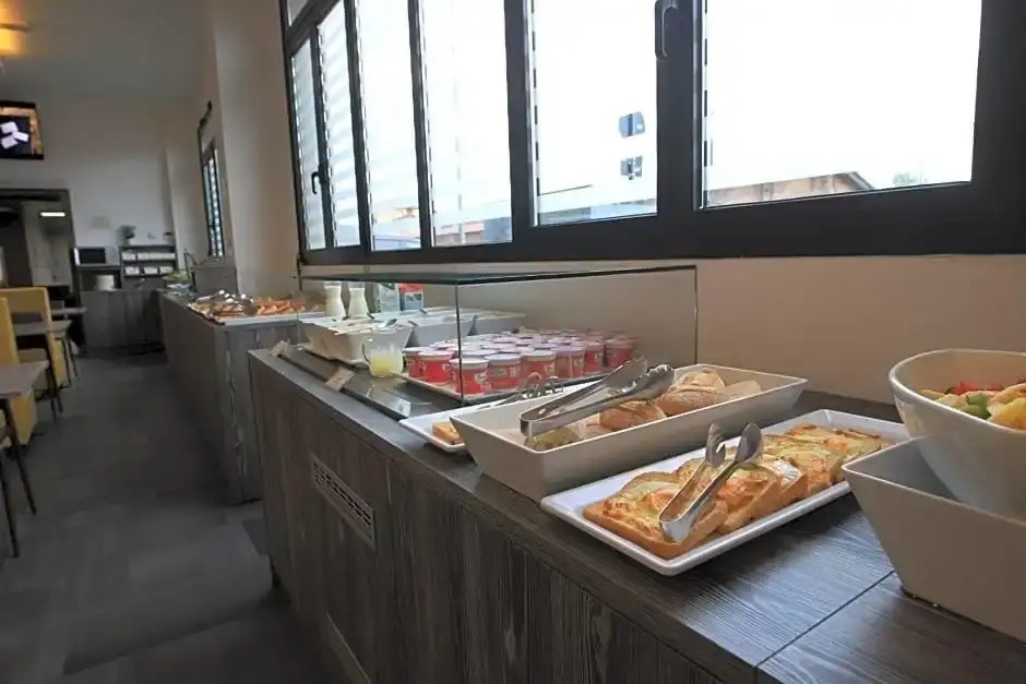 Tiby Hotel