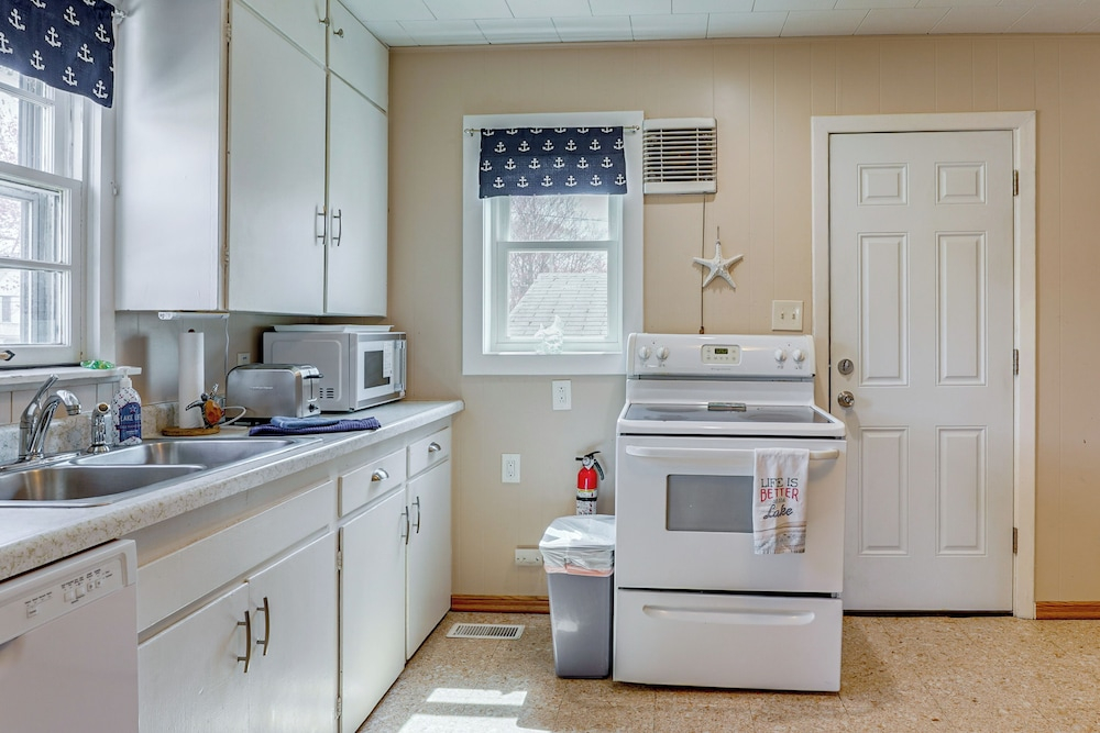 Ludington Vacation Rental - Walk to Lake Michigan!
