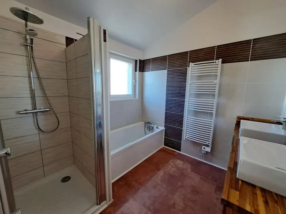 Holiday Home in Cleder Near Les Amiets Beach