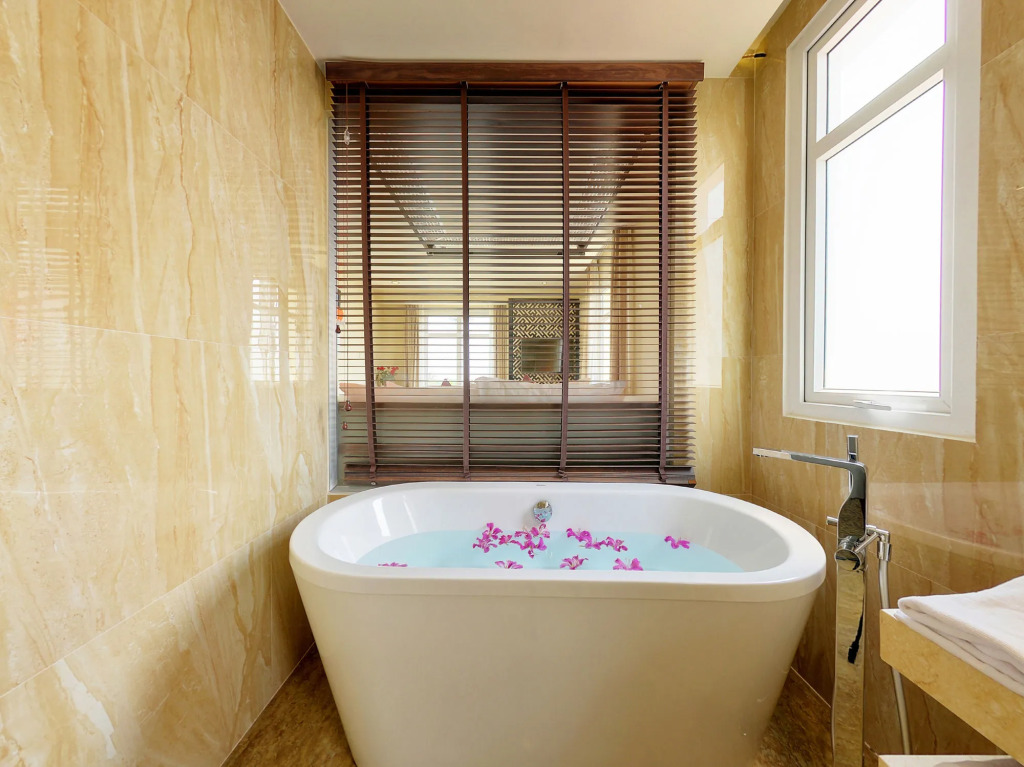 Royal Riverside Hoi An Hotel-Newly Renovated & Reopened