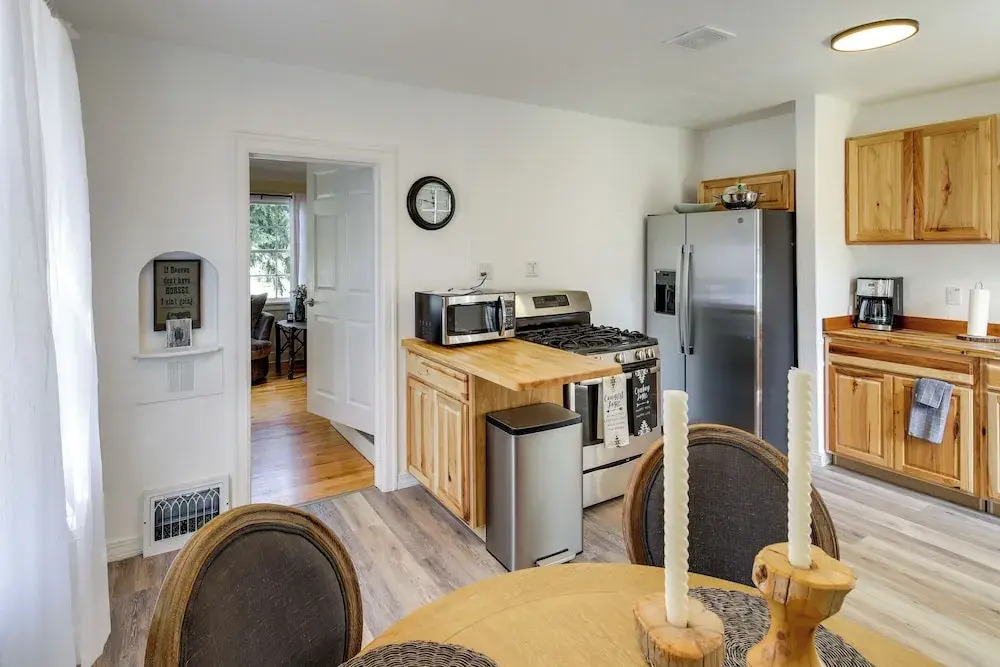 Charming Hamilton Hideaway: Half-mi to Main St!