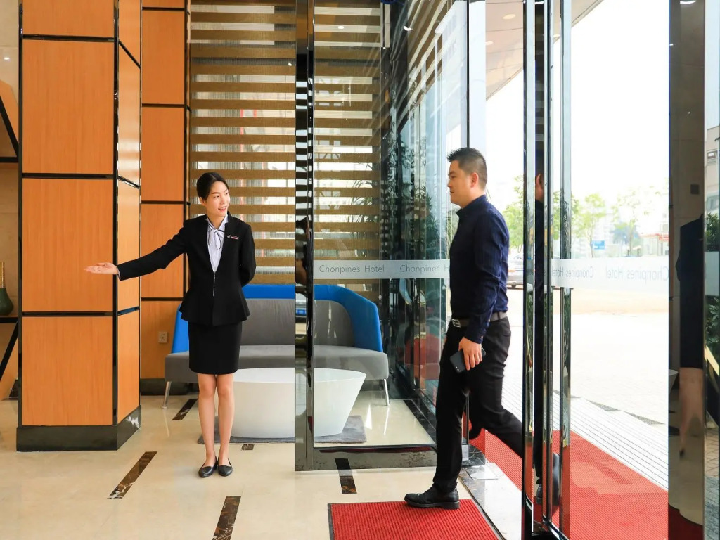Chonpines Hotel (Shenzhen Gongming Honghuashan Metro Station)