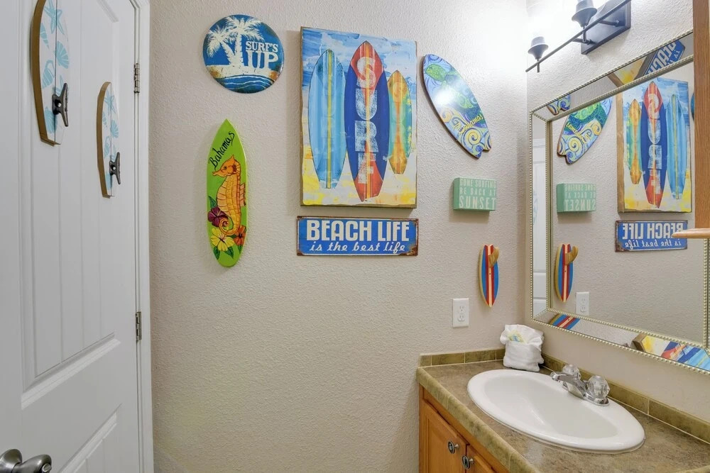 Walk to Shore! Coastal Family Gem in Crystal Beach
