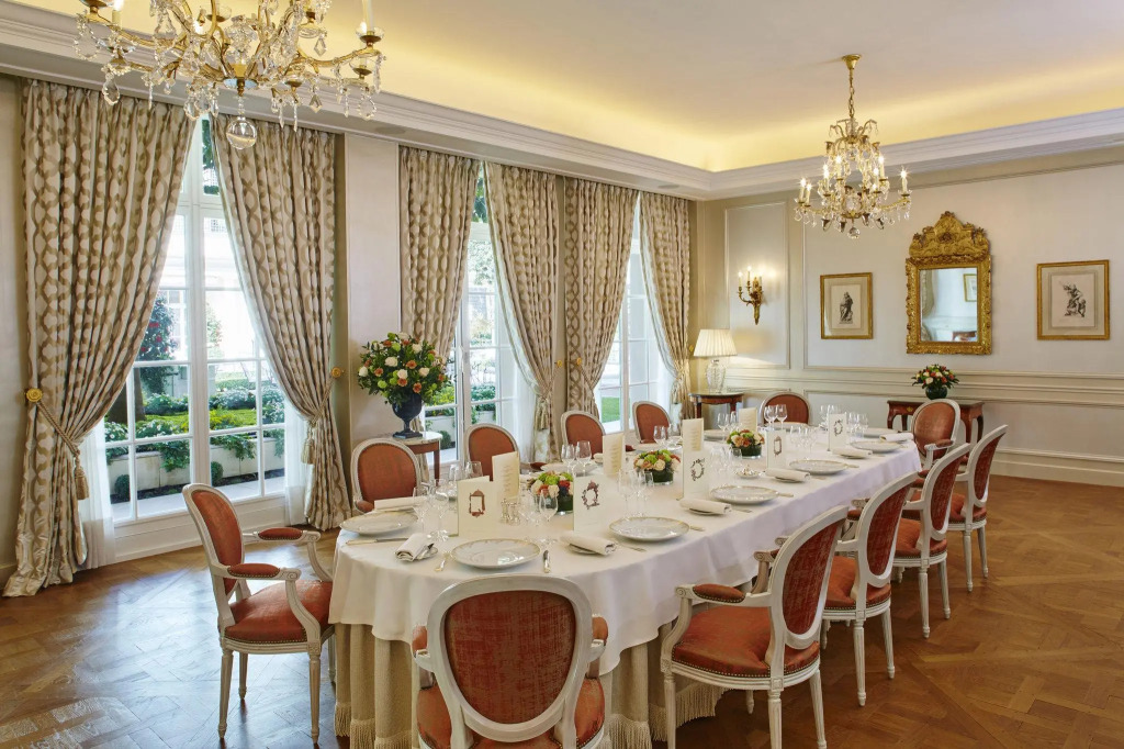 Отель Le Bristol Paris