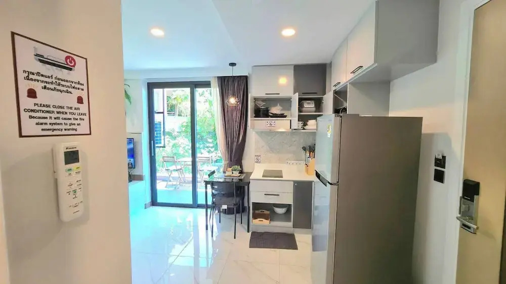Room-a301- 1 Bedroom Corner Condo Forest