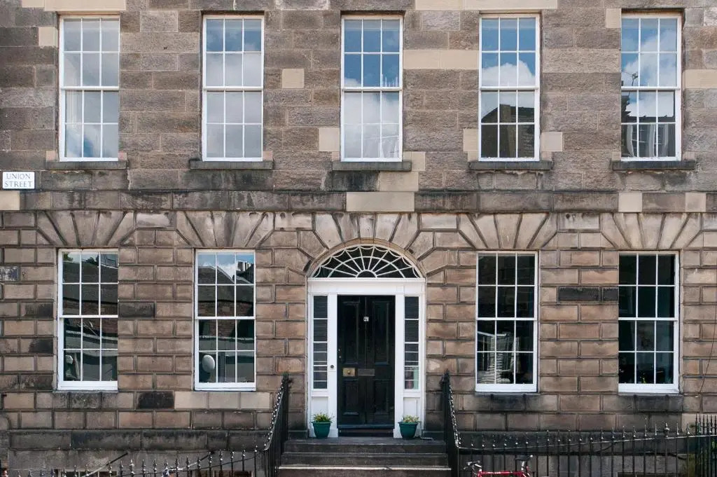 363 Spacious 3 bedroom 18th century property in the city centre