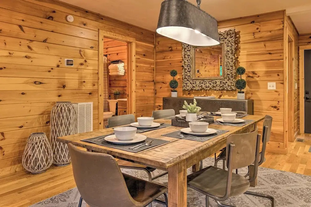 7 Mi to Ski Slopes: Mars Hill Cabin w/ Hot Tub!