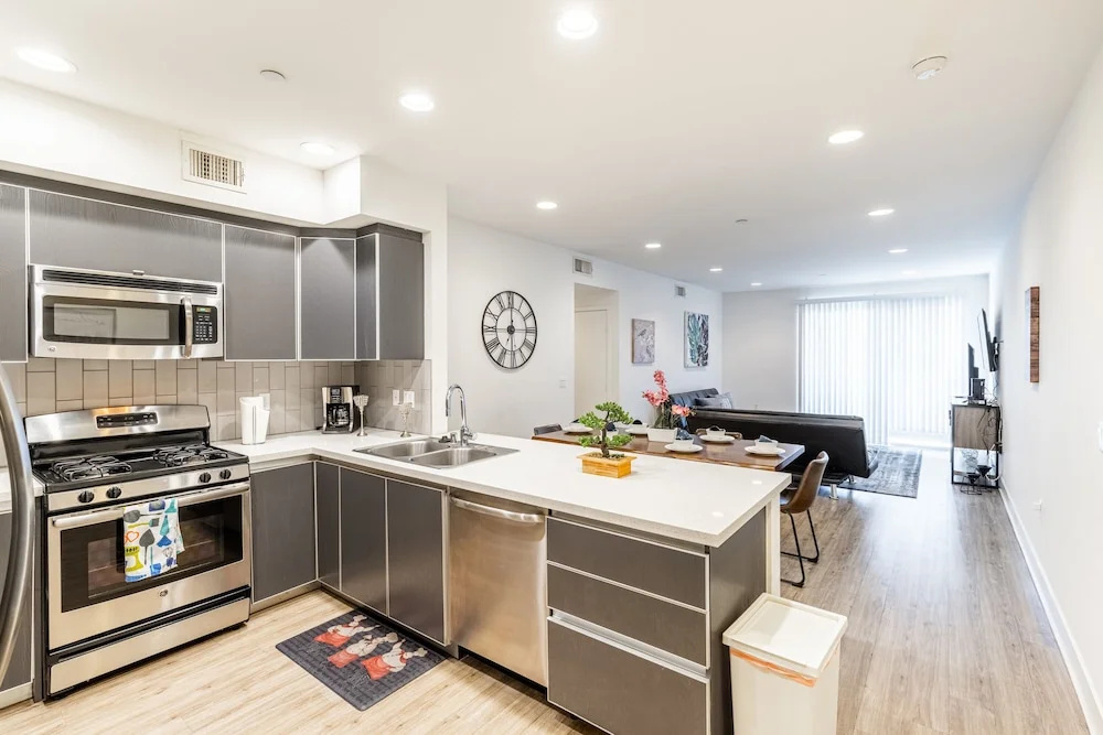 East West Comfort: Hollywood Walk Of Fame Apartments