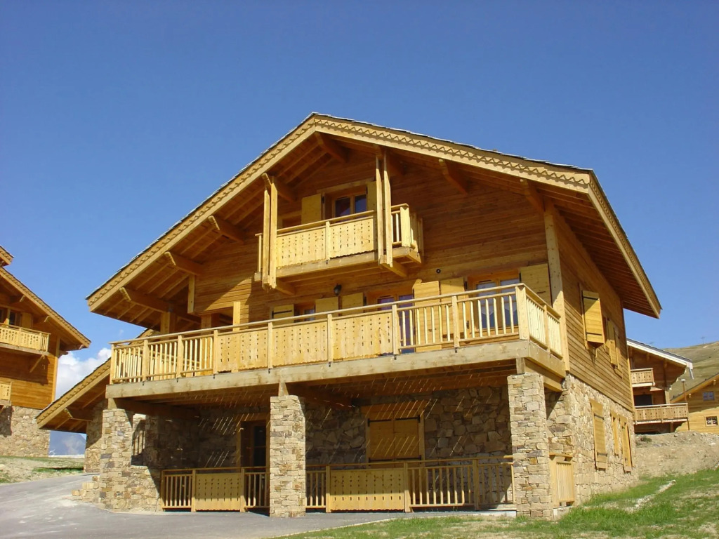 Luxury chalet with fireplace in the area of Alpe d'Huez