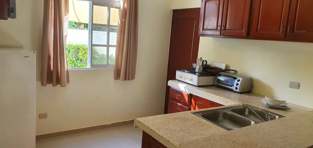 Costambar Beachside Apartment with Pool
