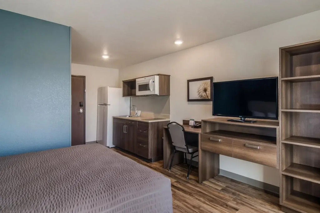 WoodSpring Suites Cleveland North