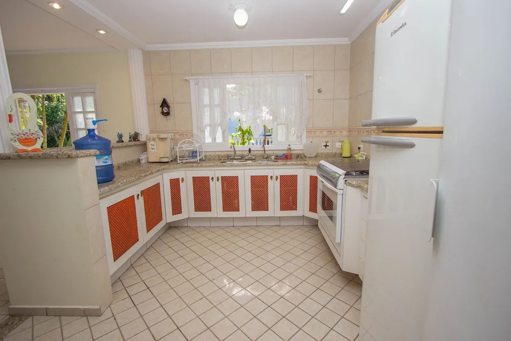 Casa ampla em Bertioga - 2 min. da praia