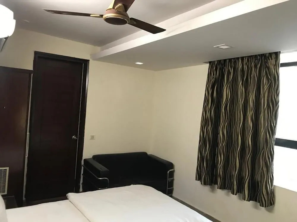 ADB Rooms Hotel Metro Plaza