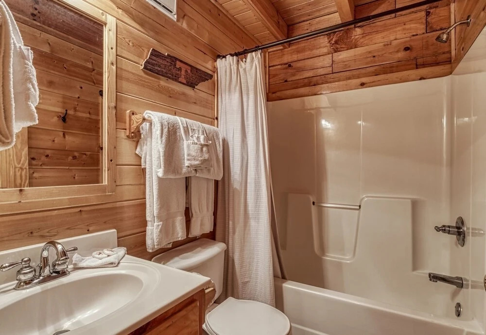 Ern813 - Heavenly View- Great Location! Close To All The Action! 6 Bedroom Cabin by RedAwning