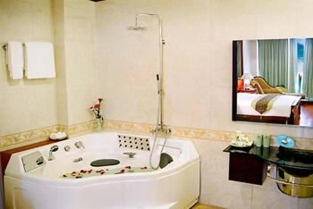 Grand Halong Hotel