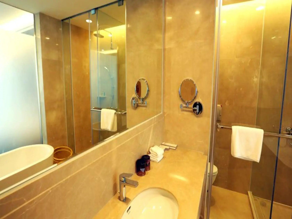 Shenzhen Baoan PLUS Gems Cube Hotel