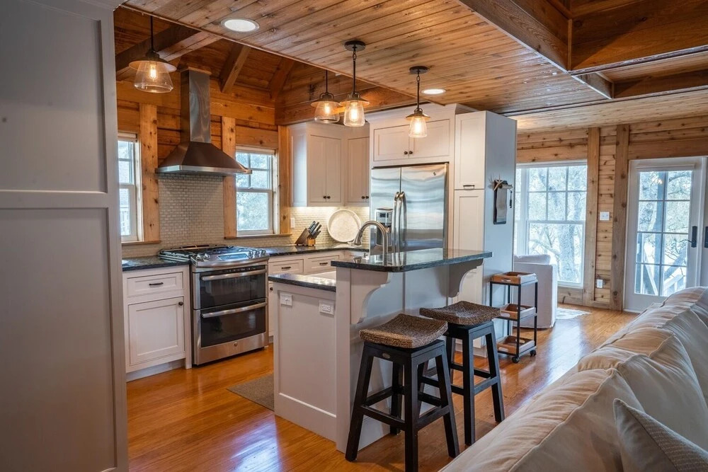 Camp Creek Cottage 4 Bedroom Home by RedAwning