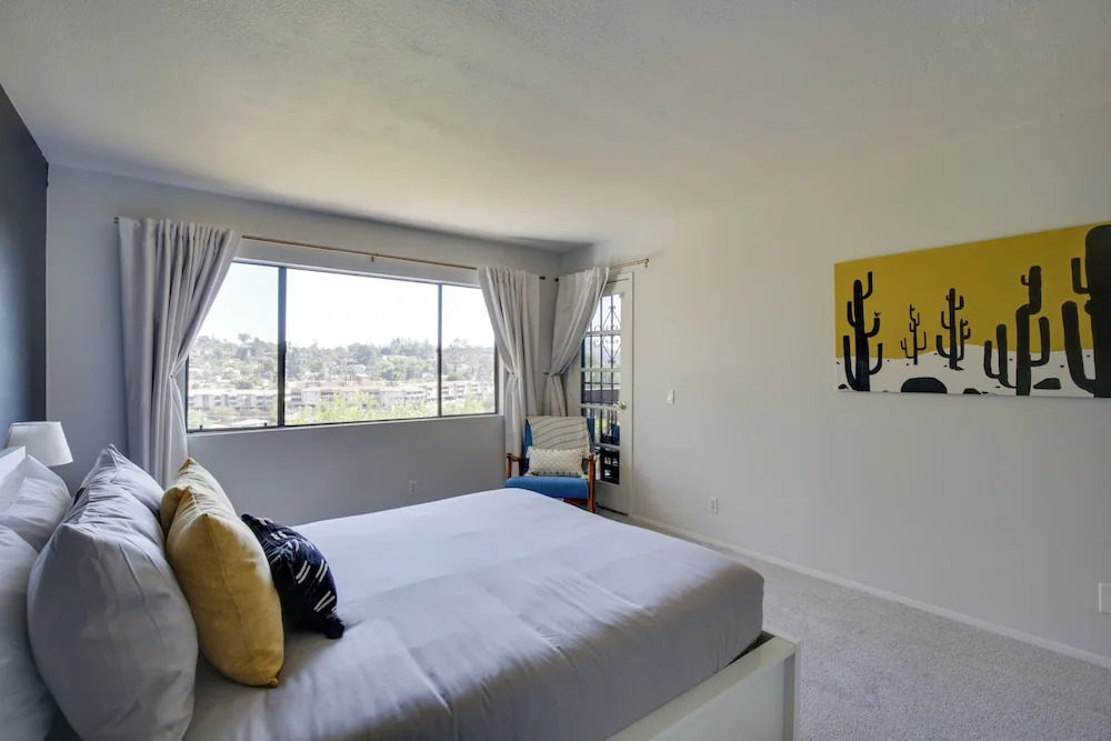 La Mesa Townhome: 15 Mi to San Diego!