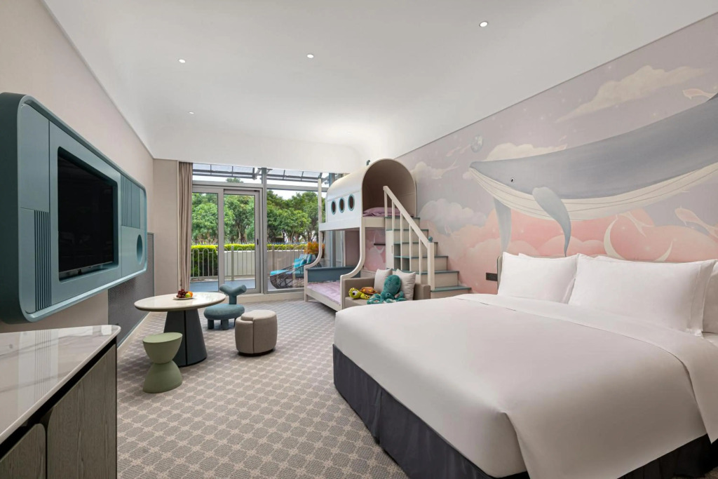 Yuehua Hotel Xiamen Seaside Hotel corridor leads to the stone exhibition hall