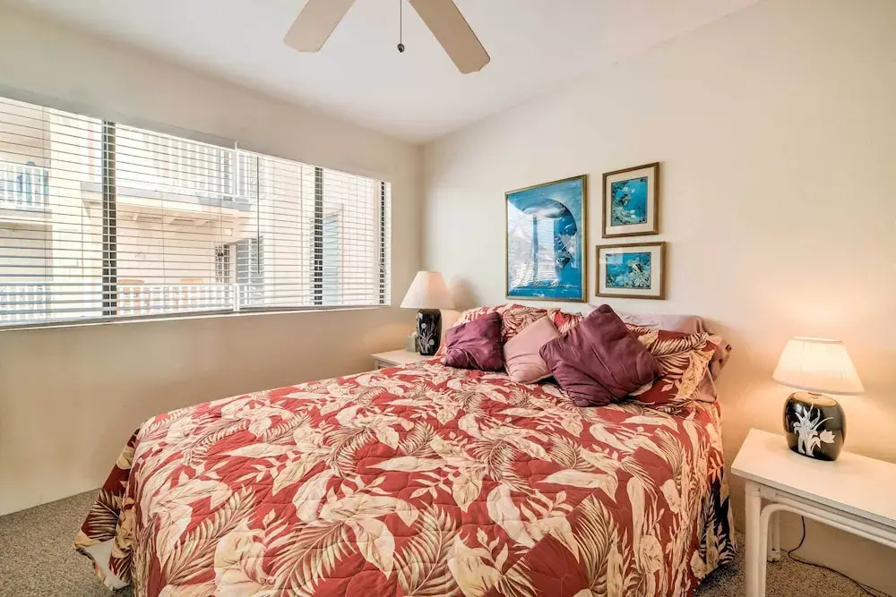 Oceanfront Kailua-kona Townhome w/ Pool & Views!