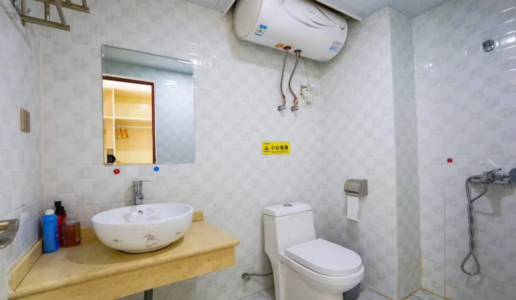 Bajie Youth Hostel(Tianmenshan Train Station)
