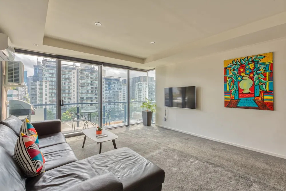 South Melbourne 2 Bed Parking