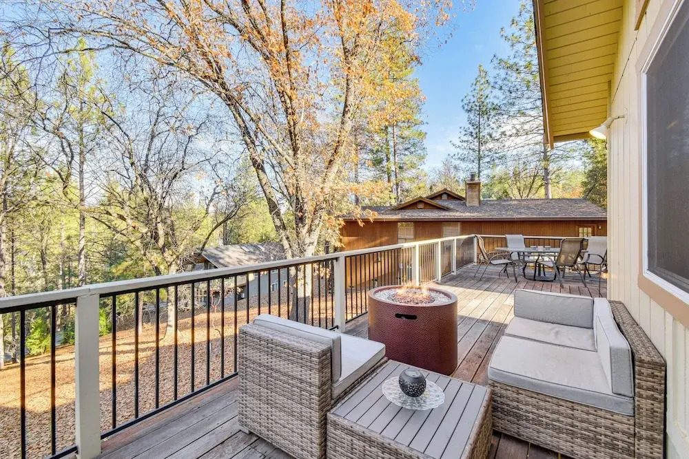 Deck + Fire Pit: Pine Mountain Lake Getaway!