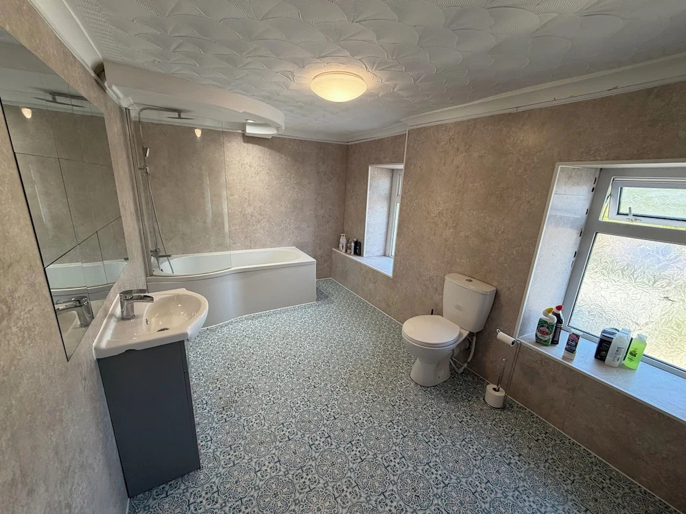 OYO Prince of Wales Country Hotel