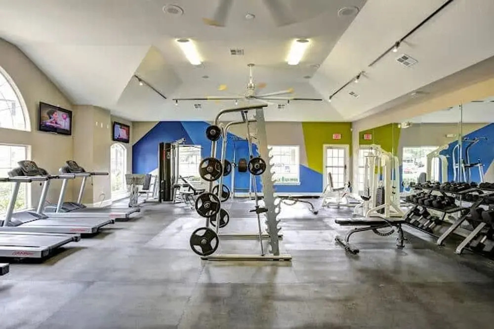Ideal 2BR King Suite w Gym Pool Close to Downtown