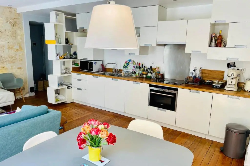 Nice furnished apartment with inner courtyard near the city center