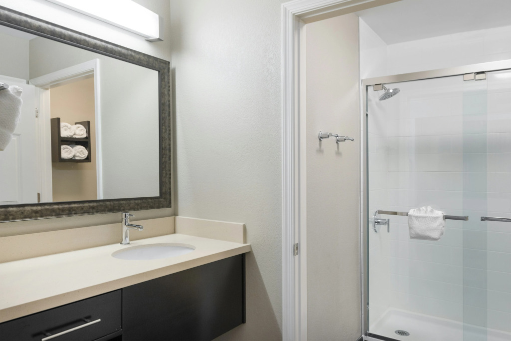 Staybridge Suites Chantilly Dulles Airport by IHG
