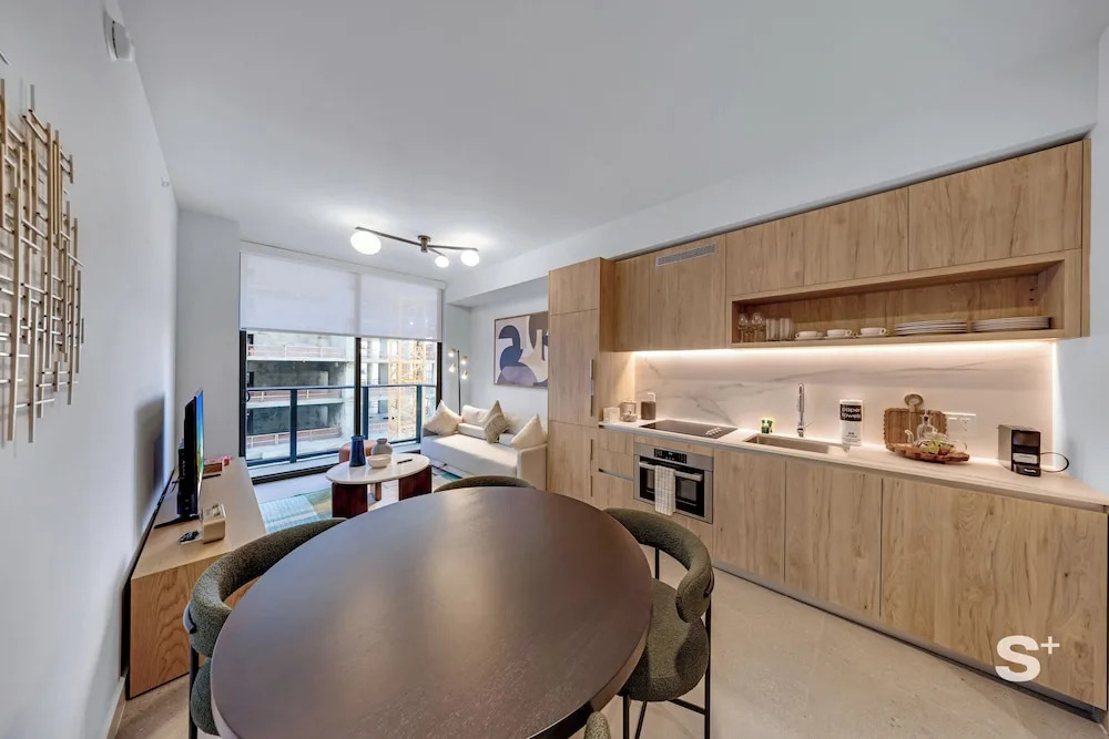 High-Rise Condo in DTW Miami -Pool & Gym