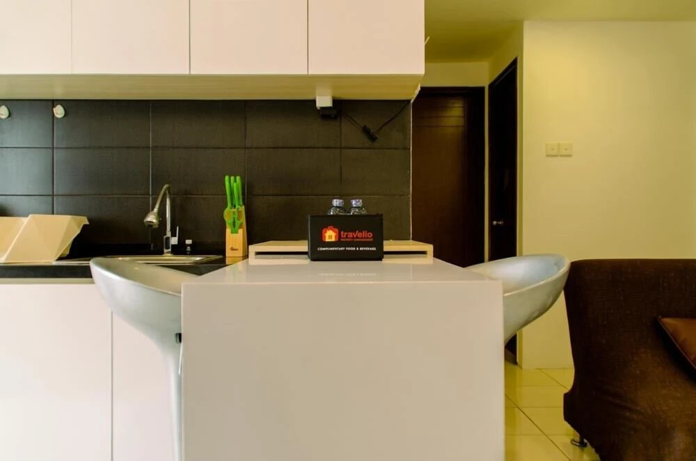 Modern And High Floor 1Br With Walk In Closet At Marina Ancol Apartment