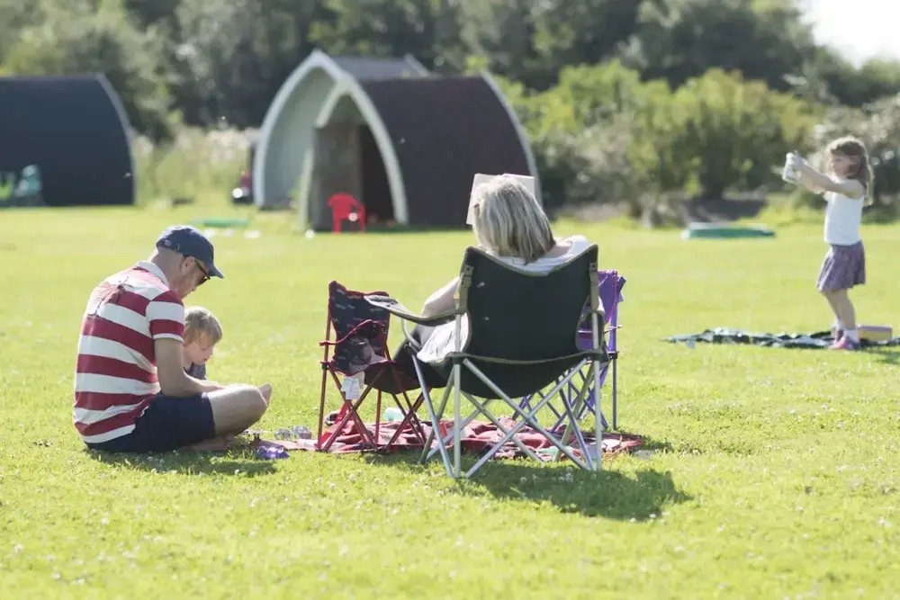 Camping Pod Near Lake - Campsite