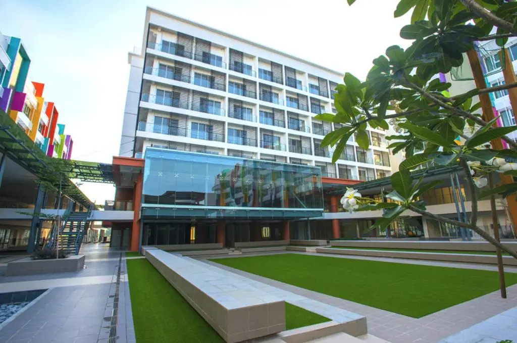 Aeropod KK Corner Unit Near City and Airport 4 pax Free Parking