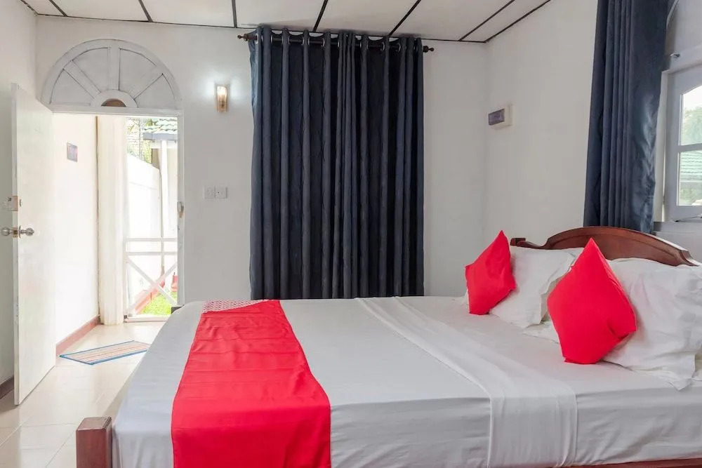 OYO 385 Sanri Villa Negombo