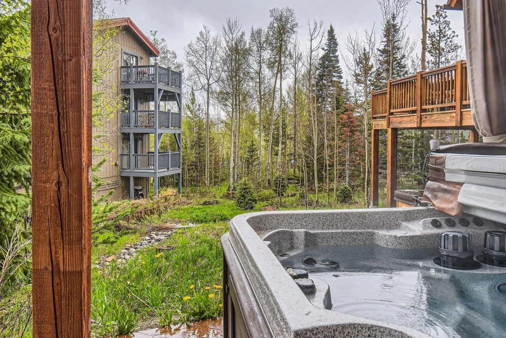 42 Burgundy 4br 3.5ba 4 Bedroom Townhouse by RedAwning