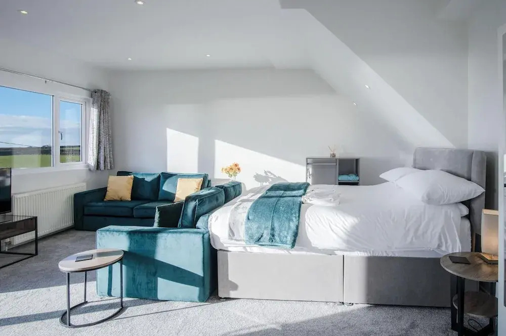 The Penthouse - 1 Bedroom Apartment - Ocean Breeze