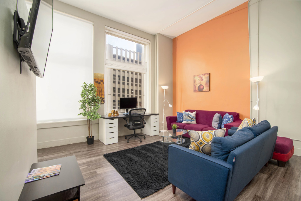 Spacious 2 BR Apt - Loft Style and Open Plan!