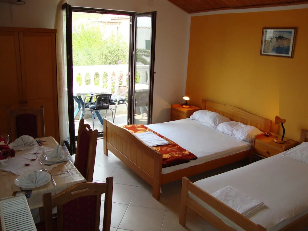 Apartments Antonela with sea view