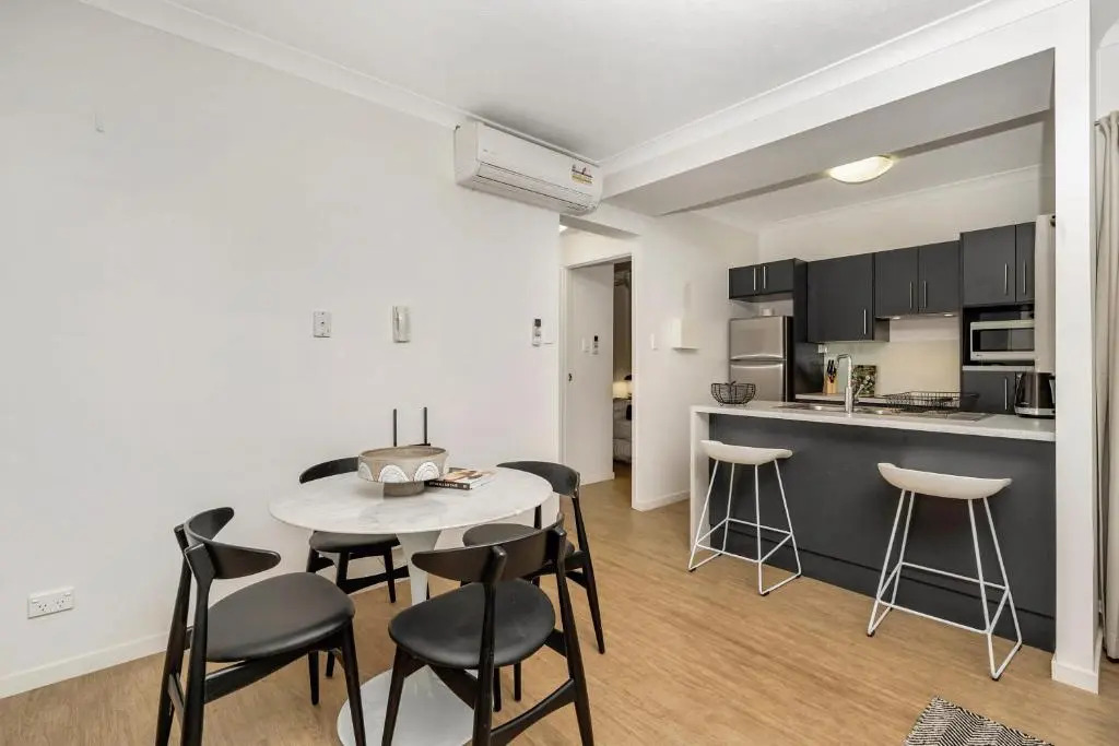 The Strand - 2BR Unit with Wifi and Beach