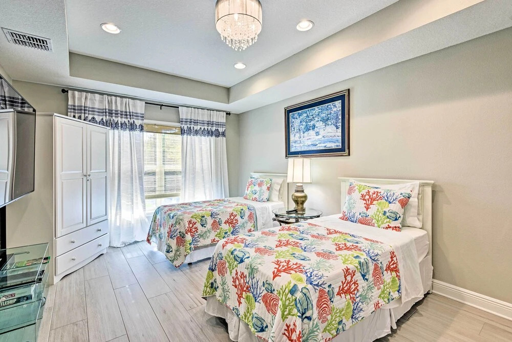 'chic on the Beach' Luxe Anna Maria Island Retreat