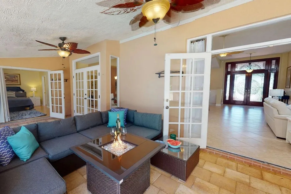 Sarasota Bay Pool Home